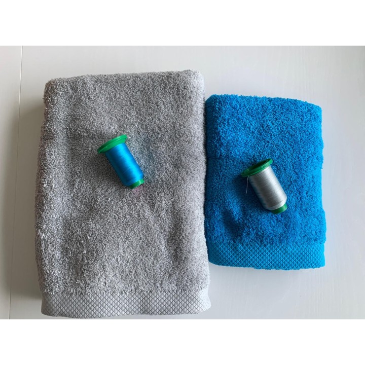 Ensemble gris clair, bleu turquoise
