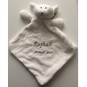 Doudou agneau personnalisé avec Prénom Raphaël, écriture Calgary, couleur marron et date de naissance.