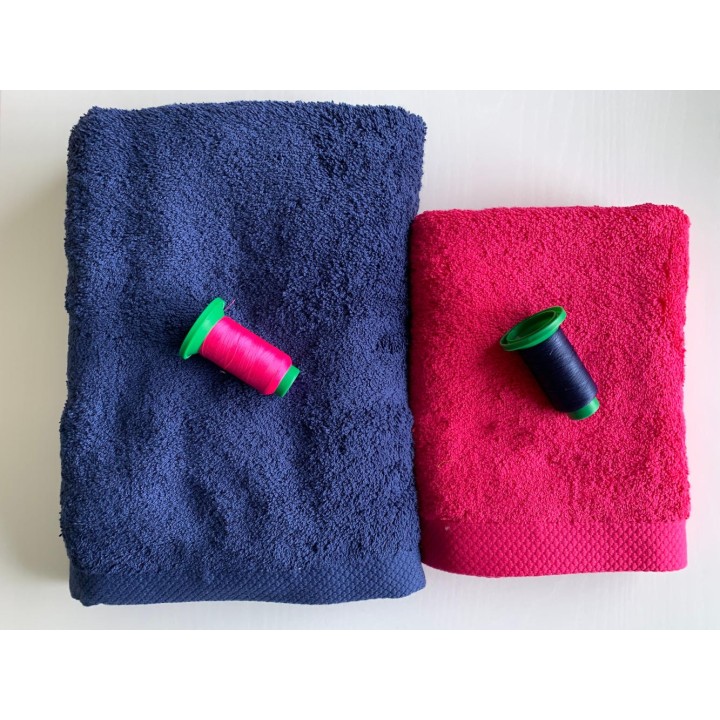 Ensemble bleu marine, fushia