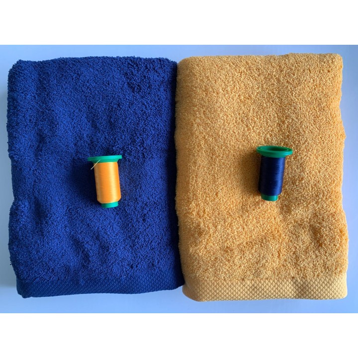 Ensemble bleu marine, jaune soleil