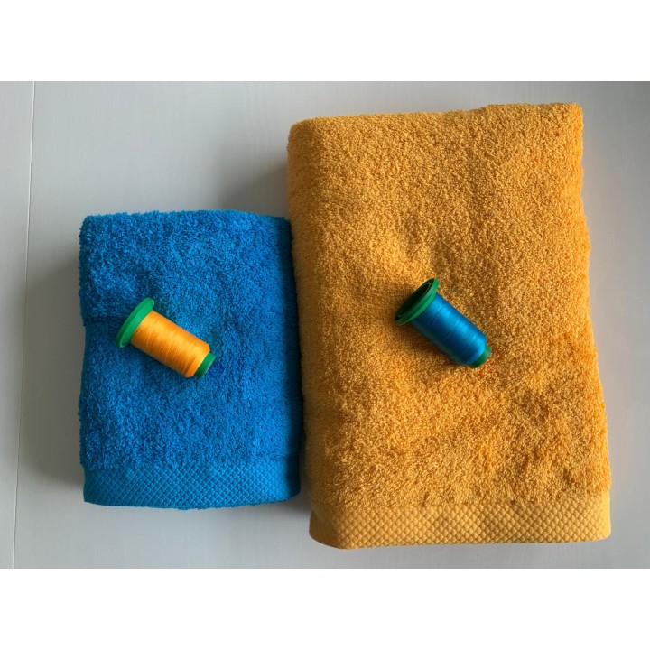 Ensemble jaune soleil, bleu turquoise