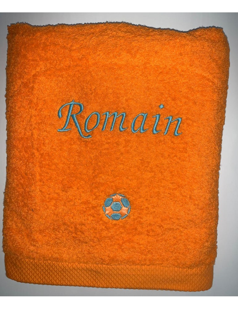 Drap de bain orange personnalisé prénom Romain & motif optionnel ballon de foot