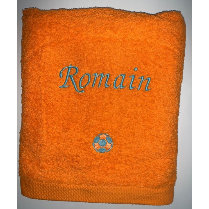 Drap de bain orange personnalisé prénom Romain & motif optionnel ballon de foot