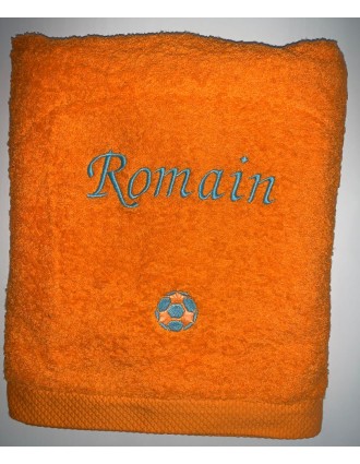 Serviette orange personnalisée prénom Romain et motif optionnel ballon de football