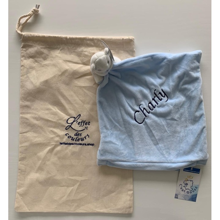 Doudou ourson bleu personnalisé avec prénom brodé et son sac de transport