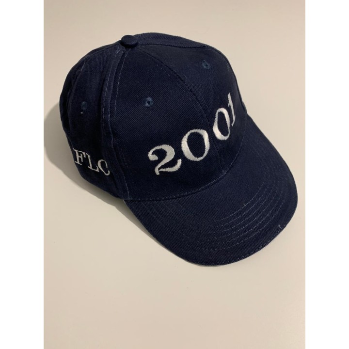 Casquette bleu marine 6 panneaux personnalisée avec l'année 2001