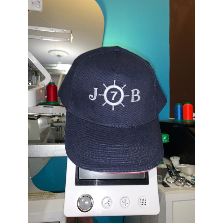 Casquette bleu marine personnalisée avec goût