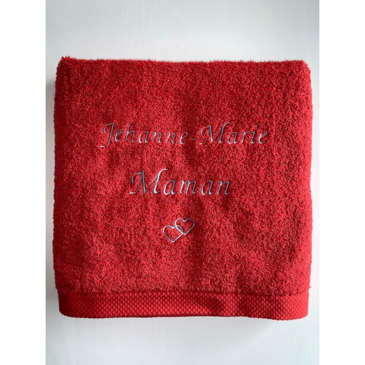 Serviette rouge personnalisée avec écriture V6 avec ligne supplémentaire et motif double cœur