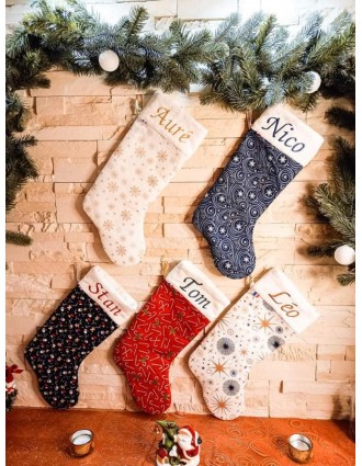 Chaussettes de noël bleu personnalisées artisanales avec broderie prénom