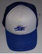 Casquette trucker blanche à visière bleu personnalisée avec motif sur demande