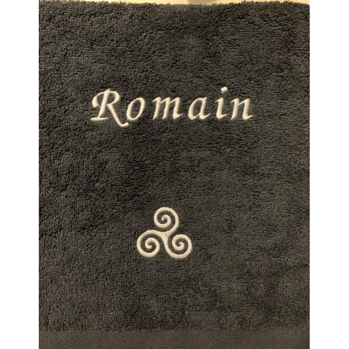 Serviette de sport personnalisée prénom avec motif optionnel triskèle