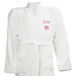 Peignoir personnalisé blanc  brodé prénom Léa avec motif brodé fleur