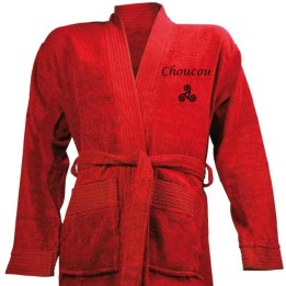 Peignoir personnalisé rouge brodé chouchou côté cœur avec triskèle