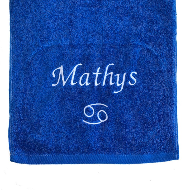 Serviette sport bleu royal personnalisée prénom Mathys avec motif optionnel