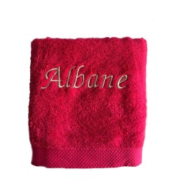 Drap de bain fushia personnalisé prénom Albane