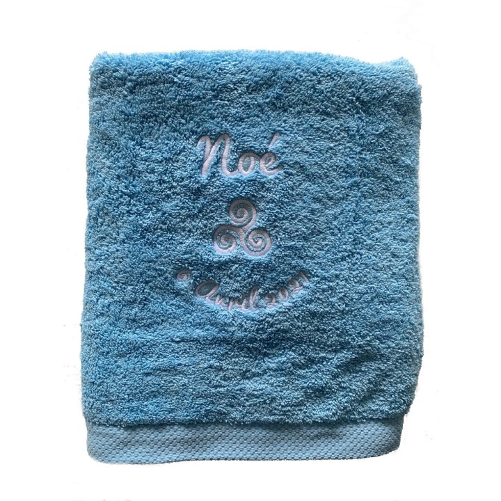 Serviette bleu ciel personnalisée prénom Noé