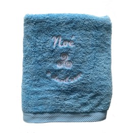 Drap de bain bleu ciel personnalisé prénom Noé