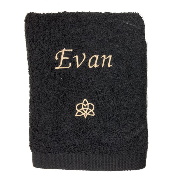 Drap de bain noir personnalisé prénom Evan