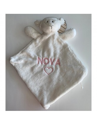 Doudou agneau personnalisé prénom Nova avec motif cœur