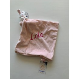Doudou lapin rose personnalisé avec broderie prénom  Lola