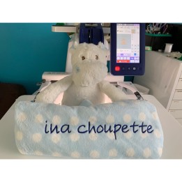 Peluche hippopotame avec couverture brodée prénom