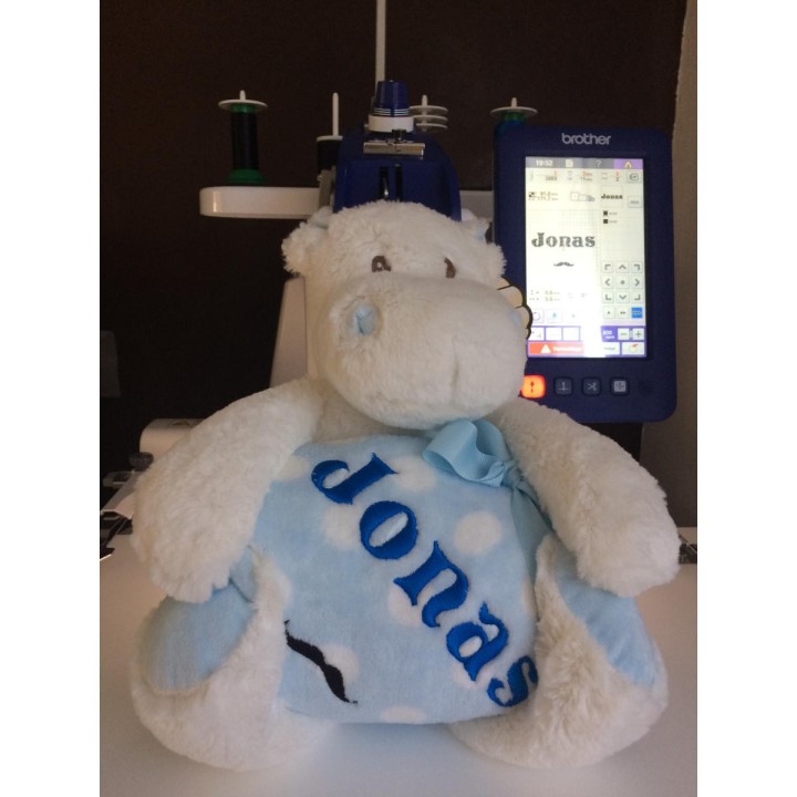 Peluche hippopotame avec couverture personnalisée prénom Jonas