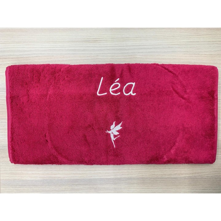 Serviette de bain personnalisée prénom Léa avec motif fée