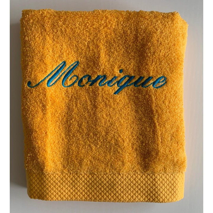 Drap de bain jaune soleil personnalisé prénom Monique