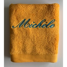 Drap de bain 100x150 jaune soleil personnalisé prénom Michèle