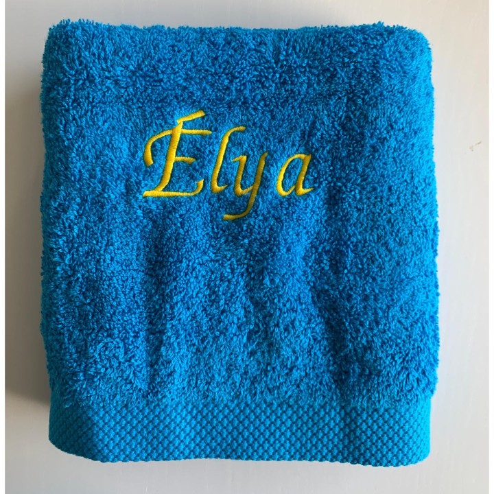 Serviette turquoise personnalisée prénom Elya