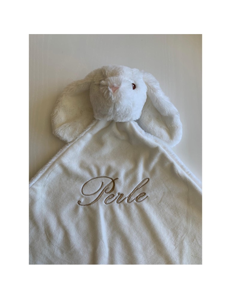 Doudou de lapin brodé et personnalisé avec prénom pour petit