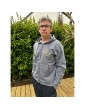 Ronan SIMON portant le sweat zippé éponyme Ronan Au Norseman.
