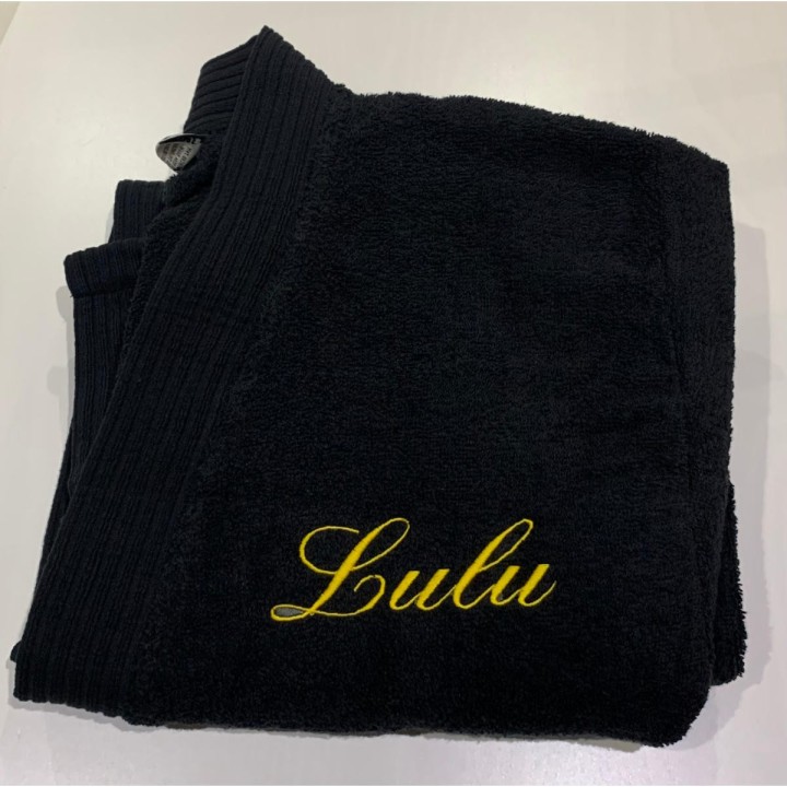 Peignoir noir personnalisé prénom Lulu au niveau du cœur