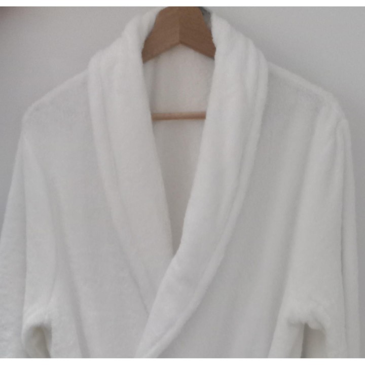 Peignoir Blanc Personnalisable col châle, la Douceur Absolue !