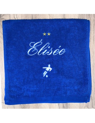 Serviette de sport bleu royal personnalisée prénom Elisée avec joueur de foot