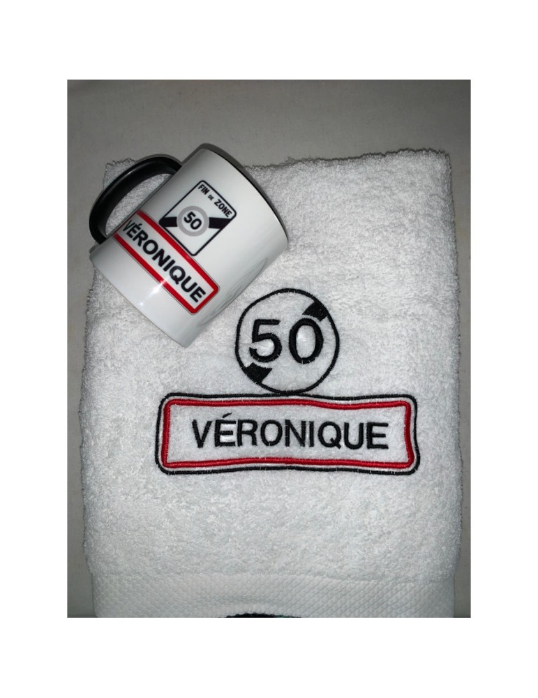 Mug personnalisé prénom Véronique avec sa serviette de bain associée