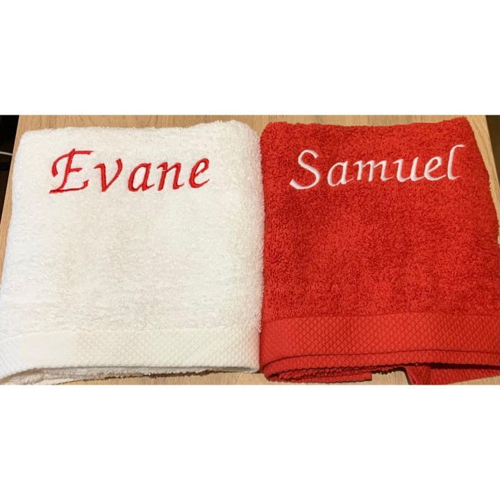 Jouez le duo de serviettes de bain blanc & rouge personnalisée prénom