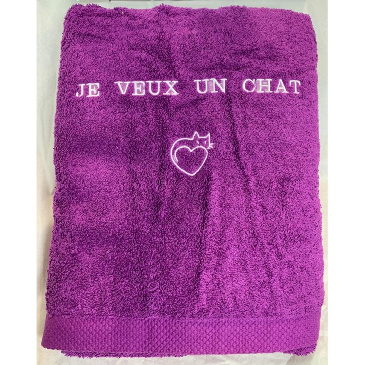 Drap de bain violet personnalisé porteur d'un message