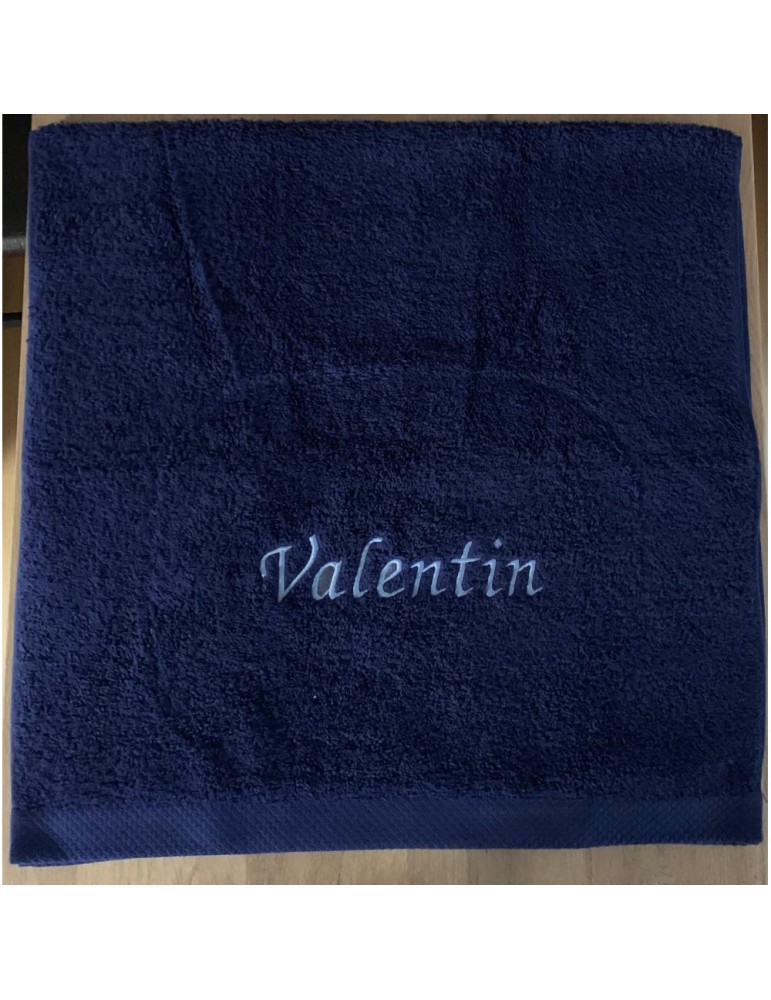 Serviette de bain bleu marine personnalisée prénom Valentin