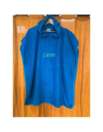 Poncho de bain bleu turquoise personnalisé prénom Léon