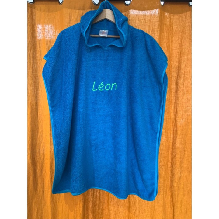 Poncho de bain bleu turquoise personnalisé prénom Léon