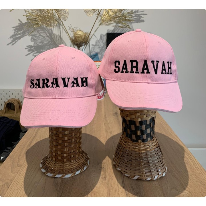 Casquette rose personnalisée texte Saravah
