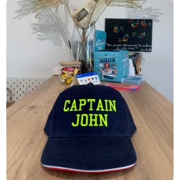 Casquette tricolore personnalisée avec le texte Captain John