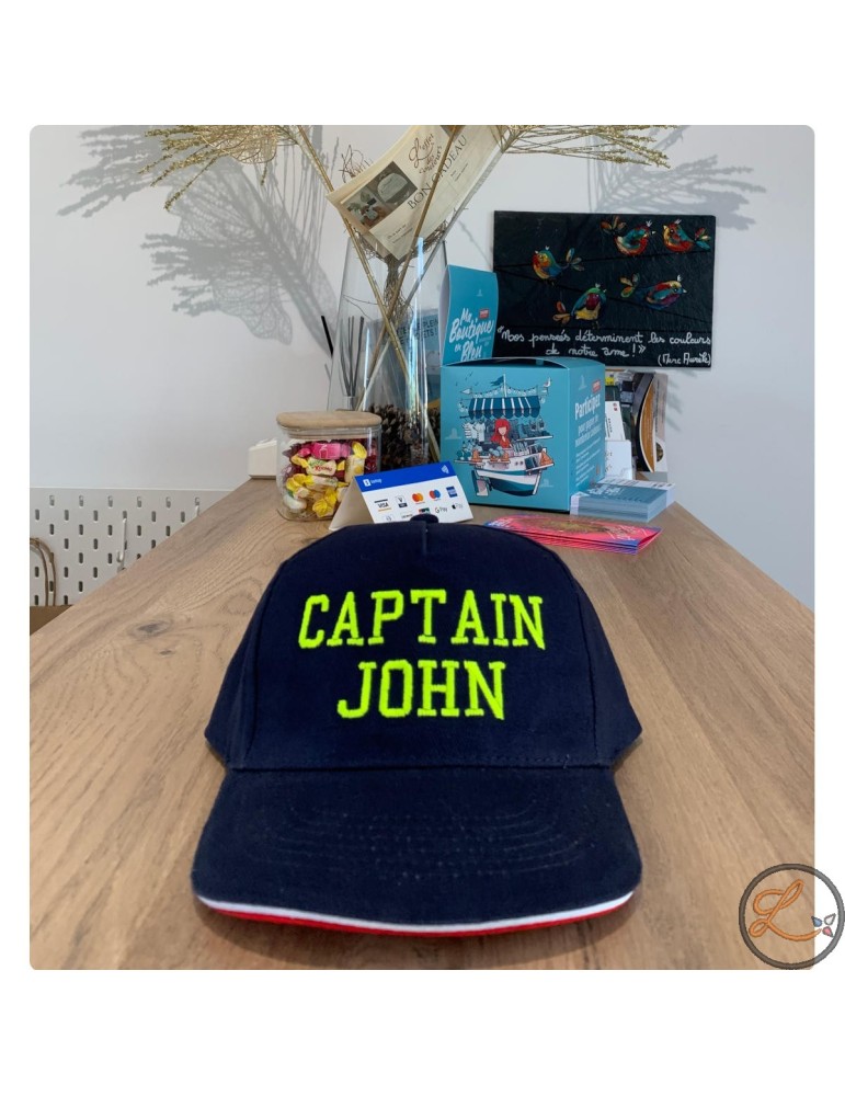 Casquette tricolore personnalisée avec le texte Captain John