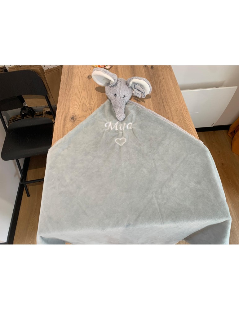 Doudou éléphant avec couverture personnalisée prénom Mya et motif cœur