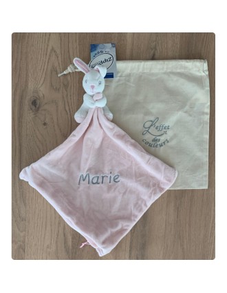 Doudou lapin rose personnalisé prénom Marie & son sac de transport