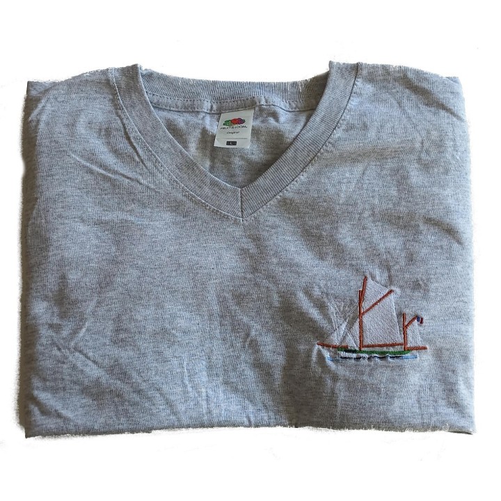 Tee-shirt gris clair brodé personnalisé bateau de type Thonier