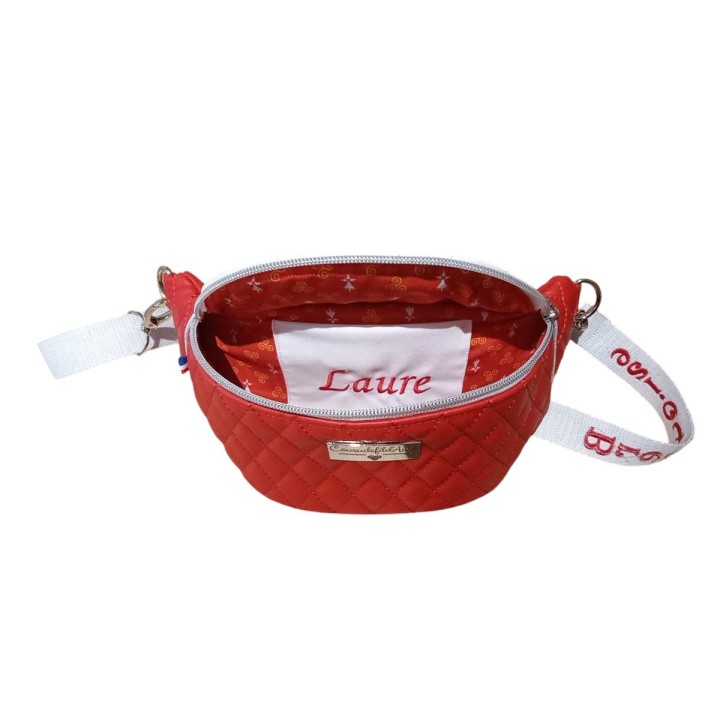 Intérieur personnalisé prénom Laure dans sac banane femme rouge et blanc en simili cuir
