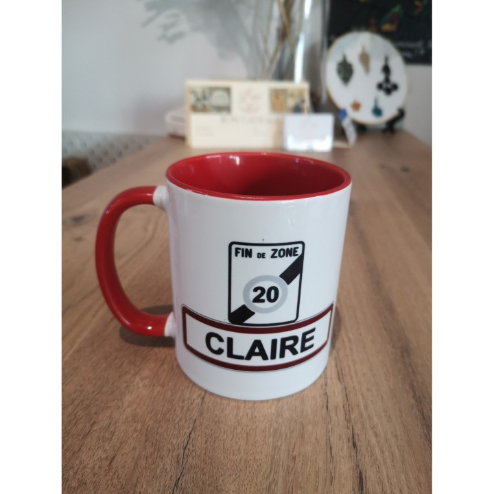 Mug blanc personnalisé anniversaire au prénom Claire pour ses 20 ans.