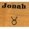 Broderie prénom Jonah avec motif astrologique bélier sur serviette 50x100 cm jaune soleil